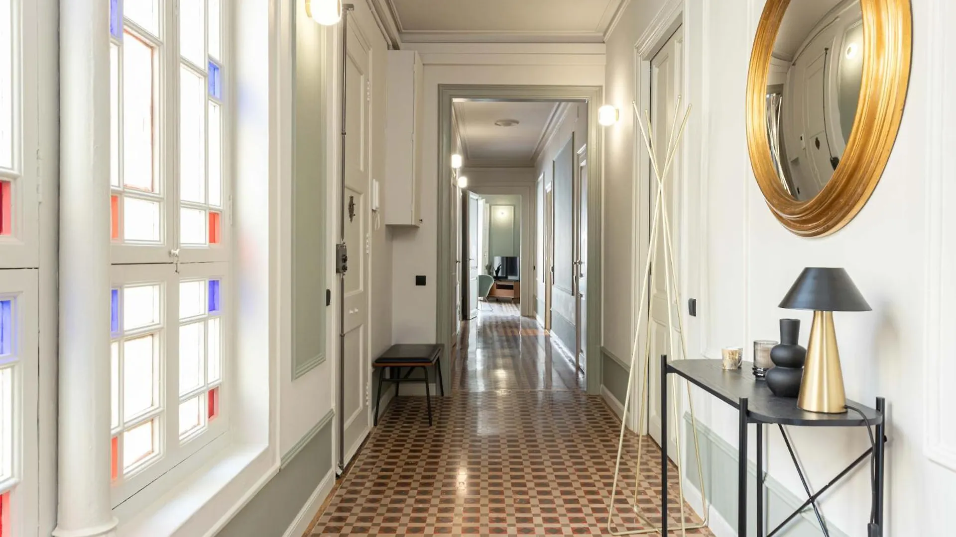 Spacious Stylish 4-Bedroom Modernist Apartment Barcelona 0*,  Espanha