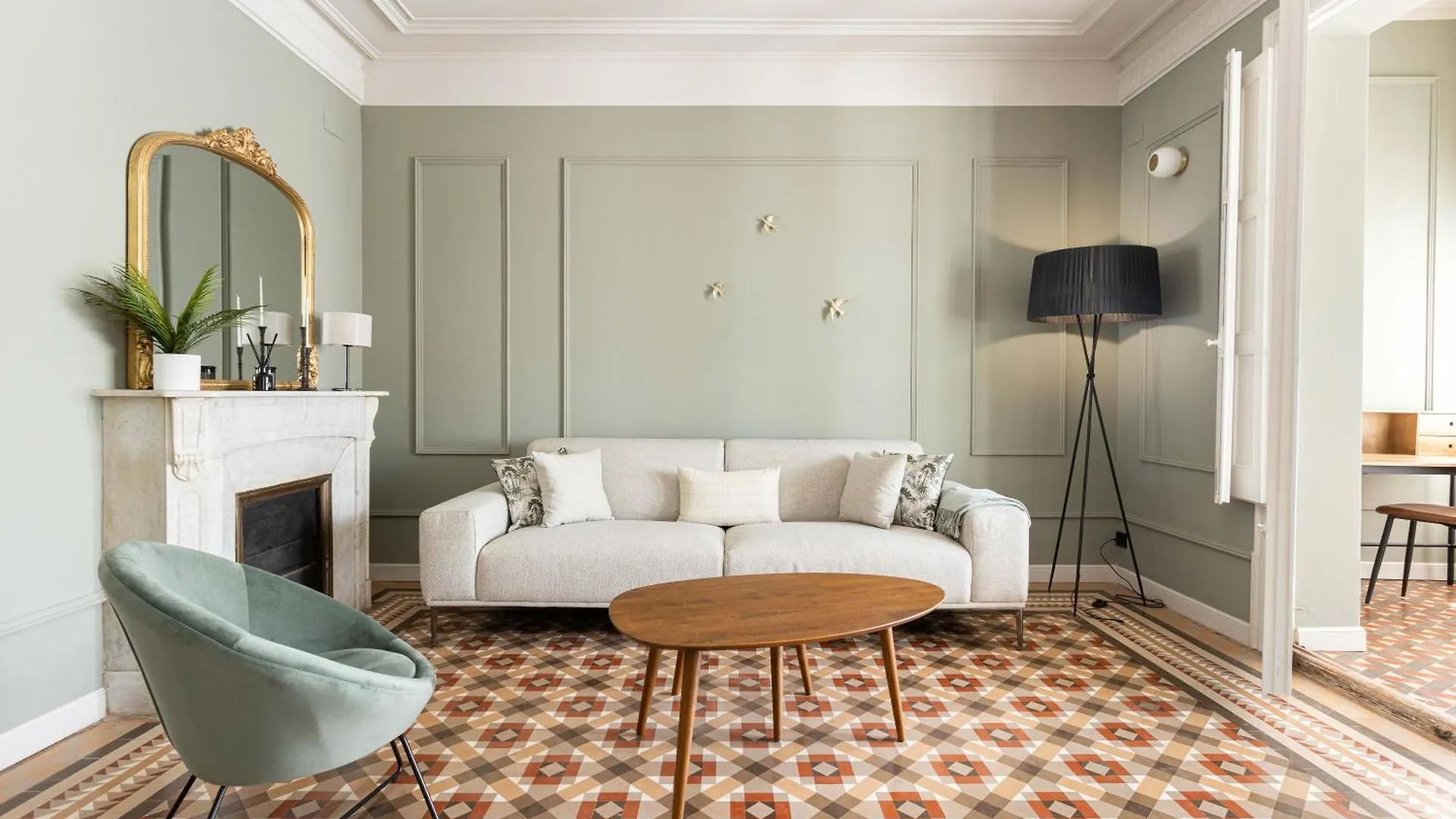ברצלונה Spacious Stylish 4-Bedroom Modernist Apartment