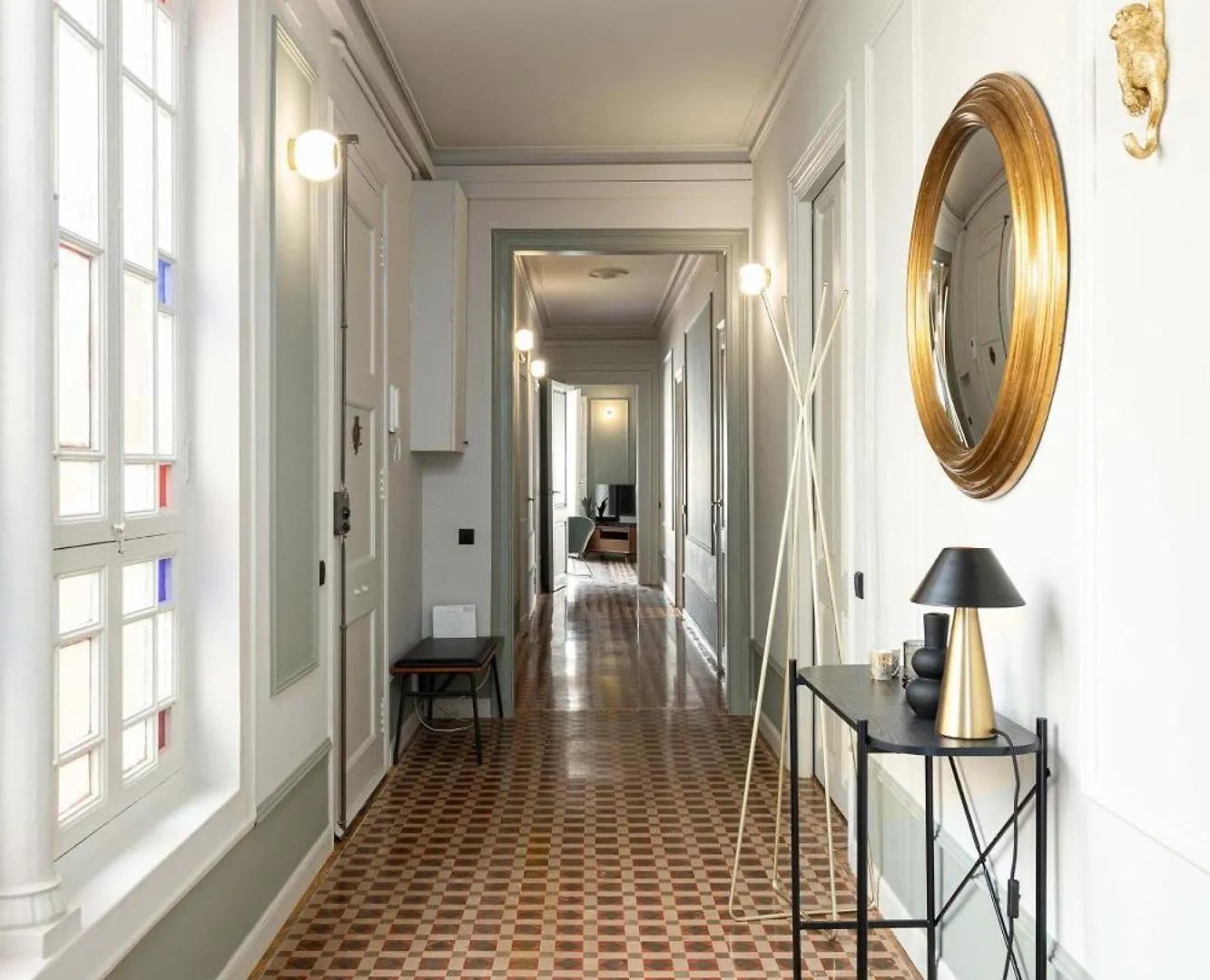 ברצלונה Spacious Stylish 4-Bedroom Modernist Apartment ספרד
