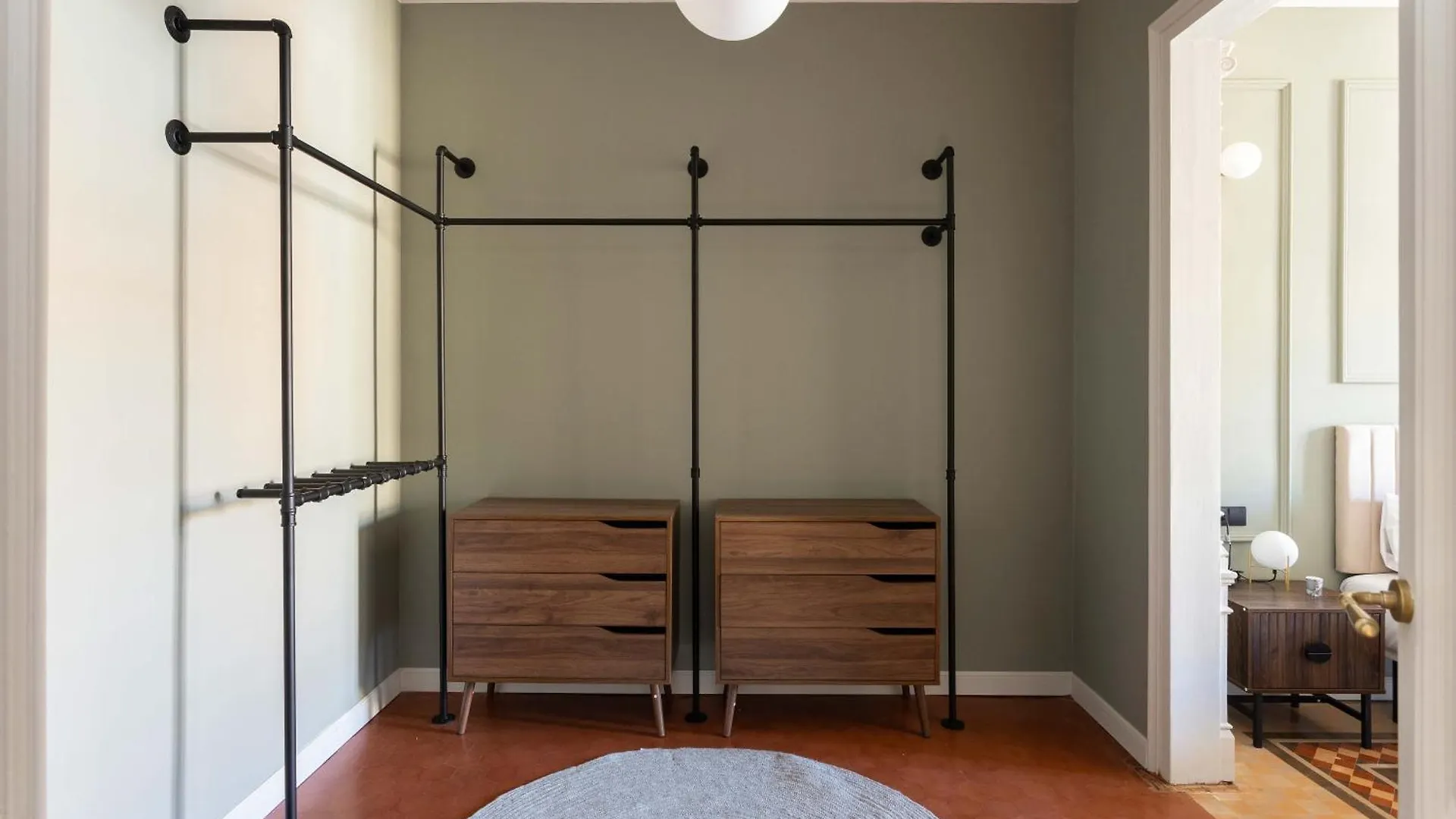 ברצלונה Spacious Stylish 4-Bedroom Modernist Apartment