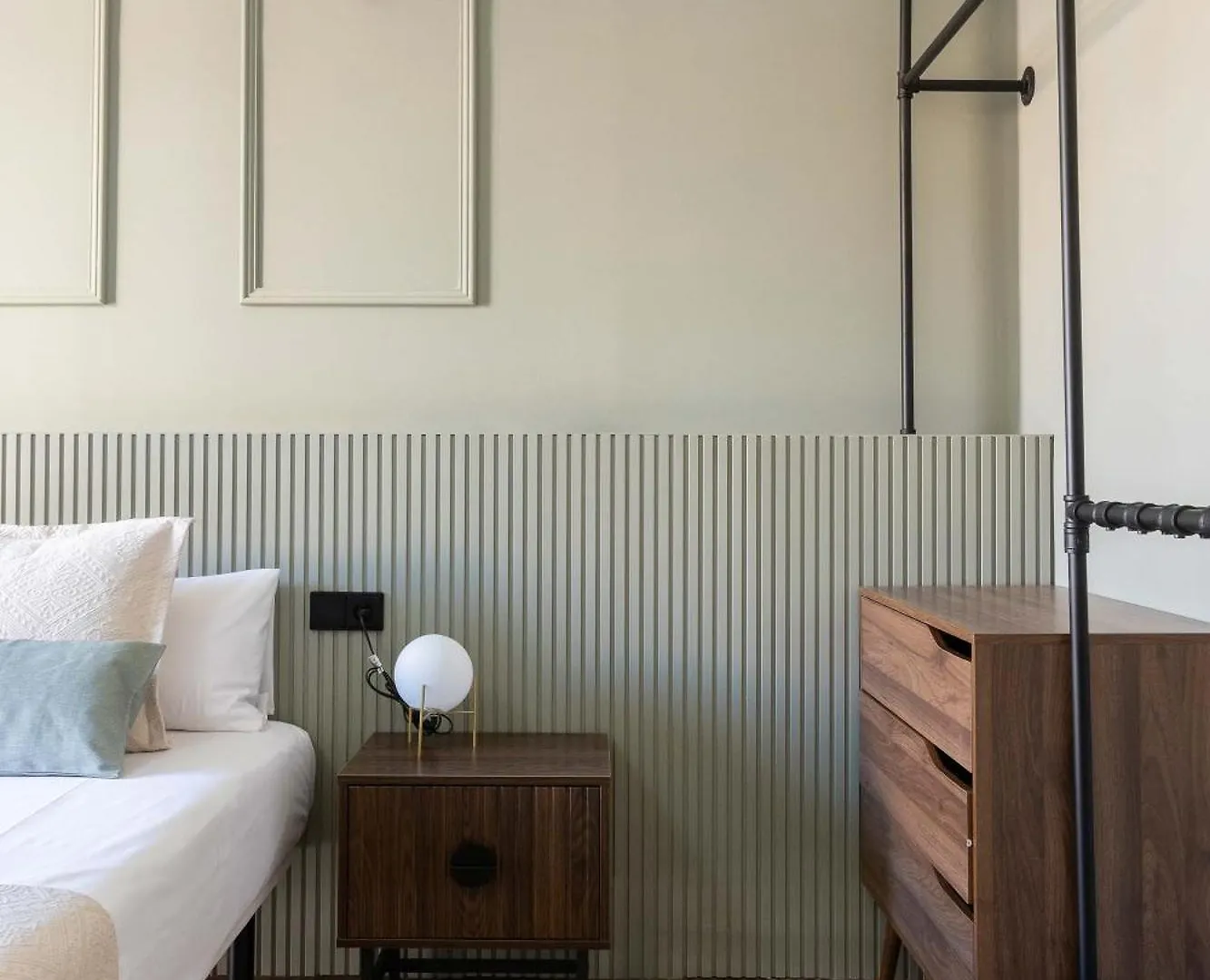ברצלונה Spacious Stylish 4-Bedroom Modernist Apartment